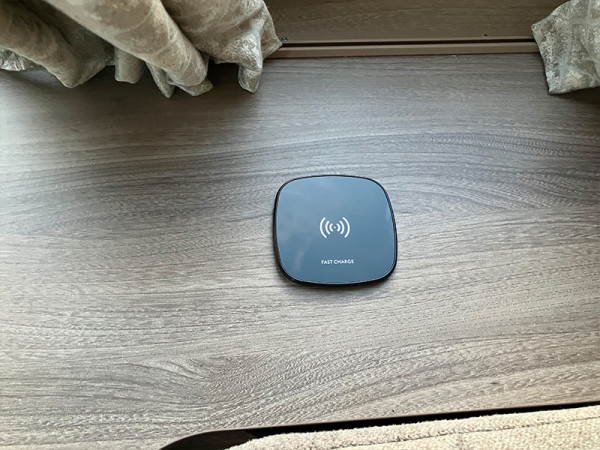 VIP 565 wireless charging