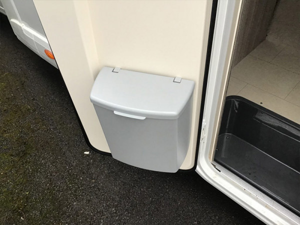 Autoquest 185 Door Bin