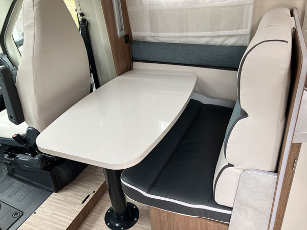 Baron 560 seating