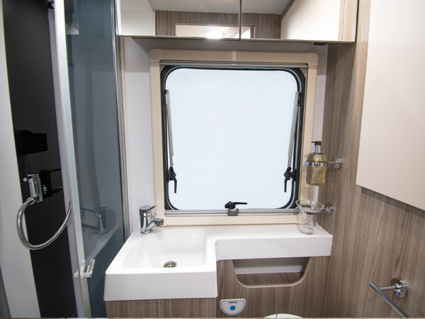 Benimar Mileo 286 Vanity Area